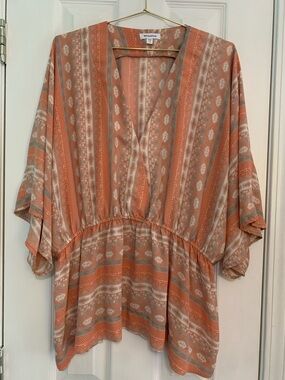 Mittoshop boho-style V-neck blouse w/ kimono-style sleeve sprinted pattern. 1X